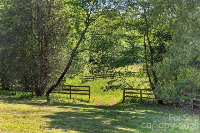 3205 Collinsville Road, Columbus, NC 28722