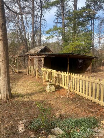 3205 Collinsville Road, Columbus, NC 28722