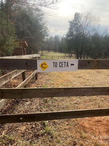 3205 Collinsville Road, Columbus, NC 28722