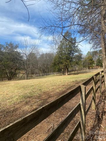 3205 Collinsville Road, Columbus, NC 28722