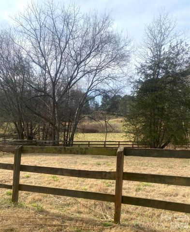 3205 Collinsville Road, Columbus, NC 28722