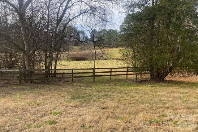 3205 Collinsville Road, Columbus, NC 28722