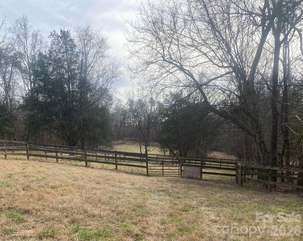 3205 Collinsville Road, Columbus, NC 28722