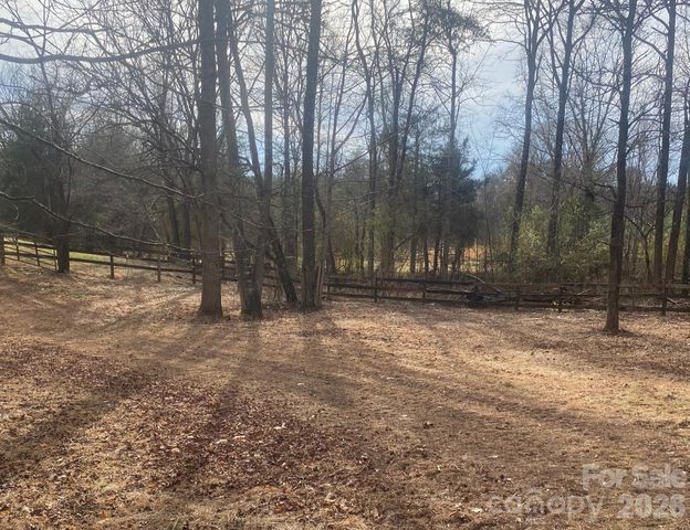 3205 Collinsville Road, Columbus, NC 28722
