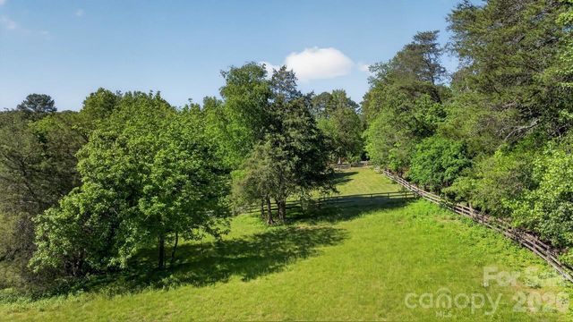 3205 Collinsville Road, Columbus, NC 28722