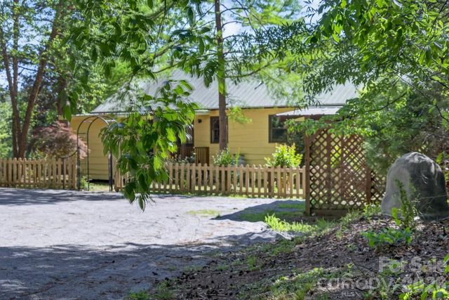 3205 Collinsville Road, Columbus, NC 28722