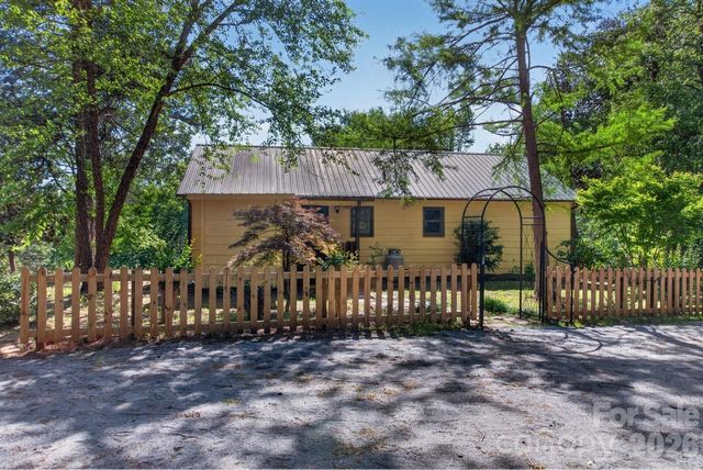 3205 Collinsville Road, Columbus, NC 28722