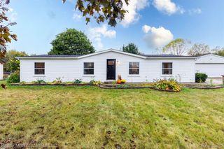 781 W Davison Lake Road, Oxford, MI 48371