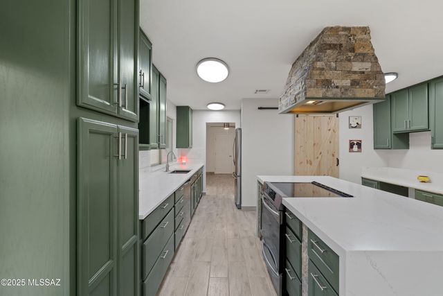 2220 N Arena Vista Avenue, Tucson, AZ 85715