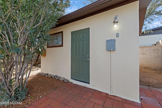 2220 N Arena Vista Avenue, Tucson, AZ 85715