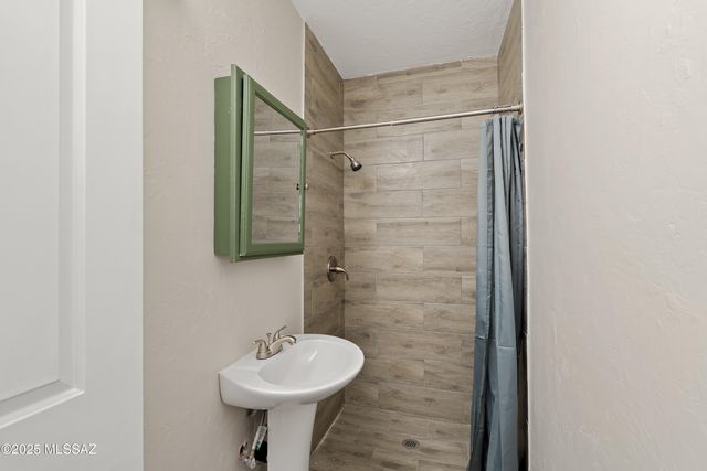 2220 N Arena Vista Avenue, Tucson, AZ 85715