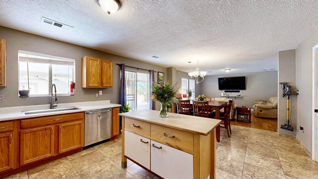 11209 Egret Court SW, Albuquerque, NM 87121