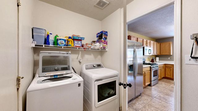 11209 Egret Court SW, Albuquerque, NM 87121