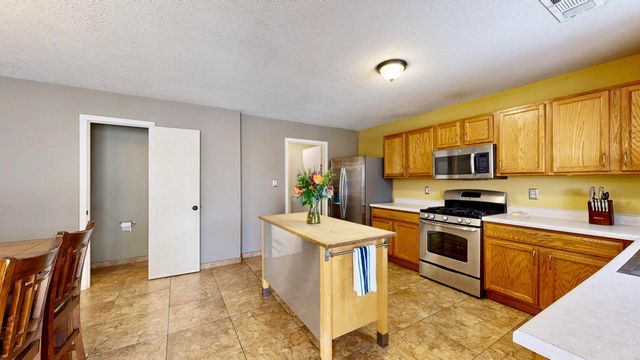 11209 Egret Court SW, Albuquerque, NM 87121