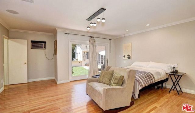 3076 Earlmar Drive, Los Angeles, CA 90064