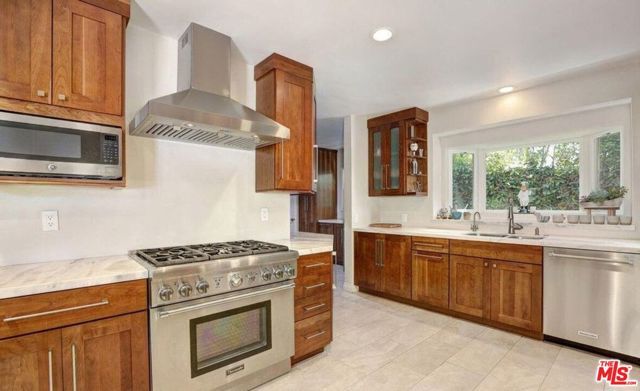 3076 Earlmar Drive, Los Angeles, CA 90064