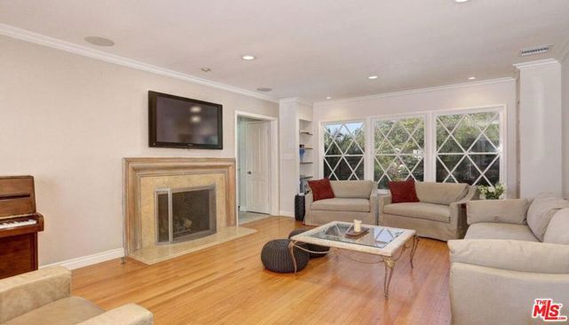 3076 Earlmar Drive, Los Angeles, CA 90064