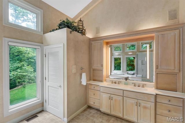 436 Shadowridge Court, Ballwin, MO 63011