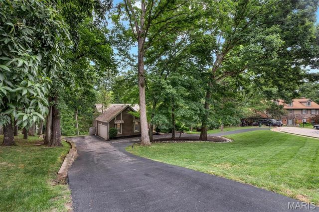 436 Shadowridge Court, Ballwin, MO 63011