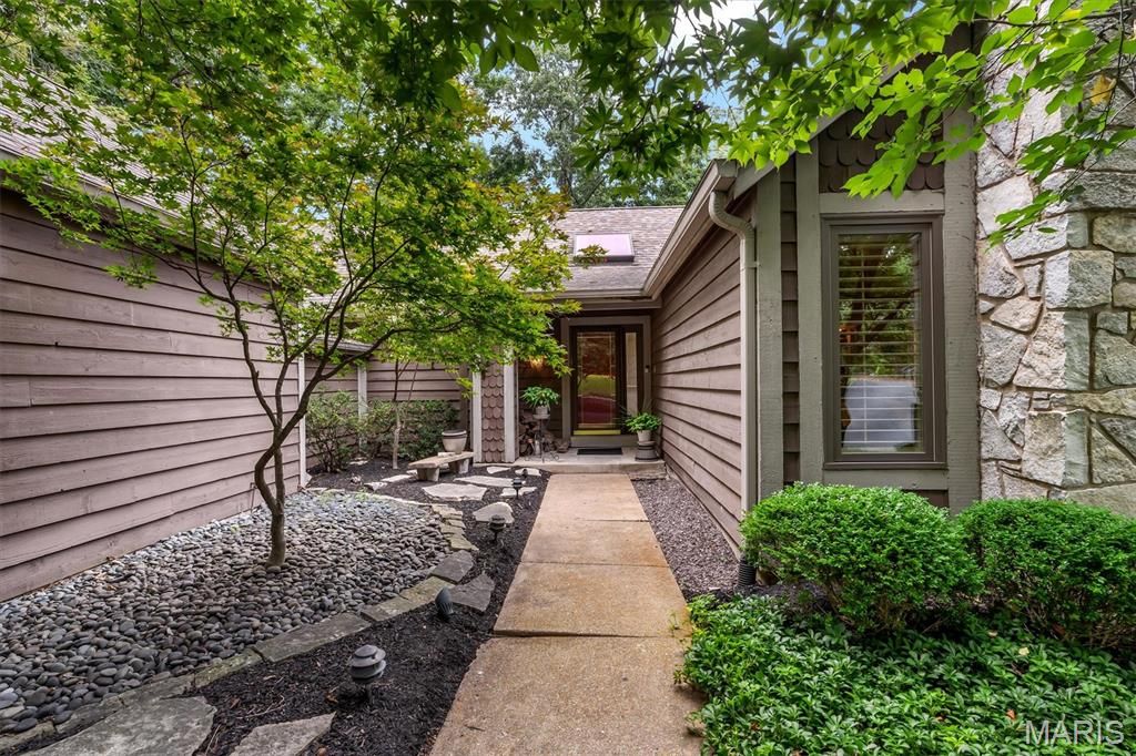 436 Shadowridge Court, Ballwin, MO 63011