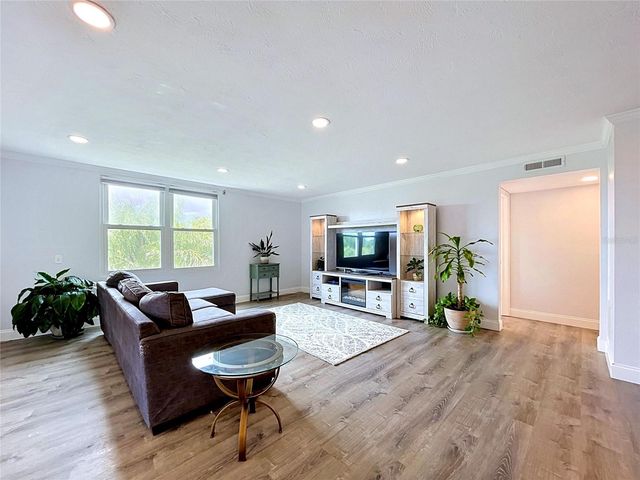 4651 1ST STREET NE 311, St Petersburg, FL 33703