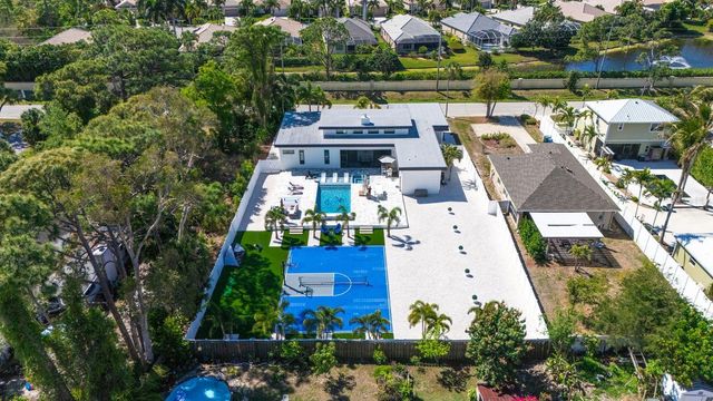1899 VAMO WAY, Sarasota, FL 34231