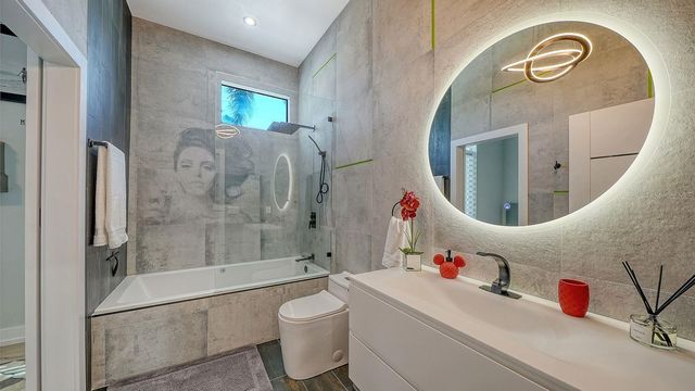 1899 VAMO WAY, Sarasota, FL 34231
