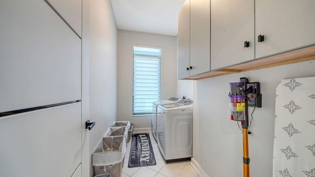 1899 VAMO WAY, Sarasota, FL 34231