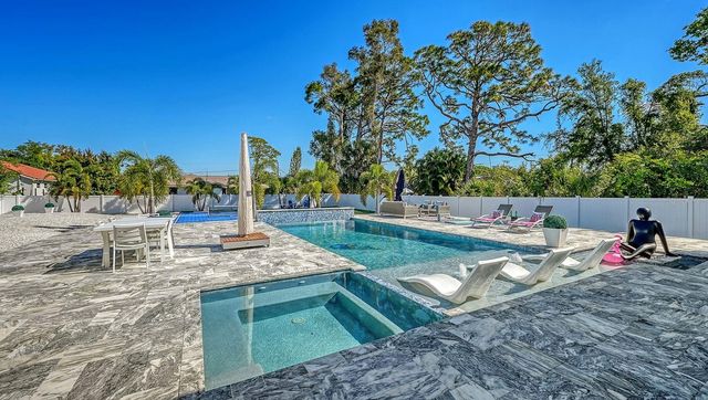 1899 VAMO WAY, Sarasota, FL 34231