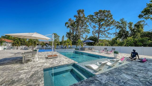 1899 VAMO WAY, Sarasota, FL 34231
