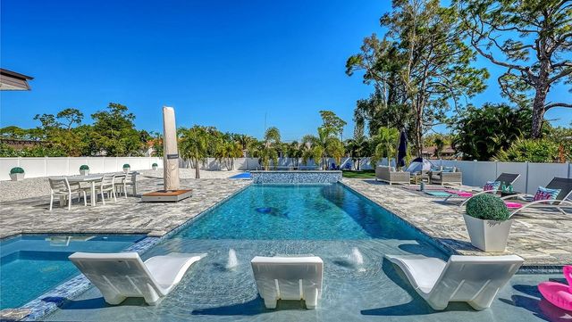 1899 VAMO WAY, Sarasota, FL 34231