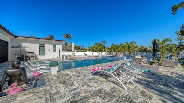 1899 VAMO WAY, Sarasota, FL 34231
