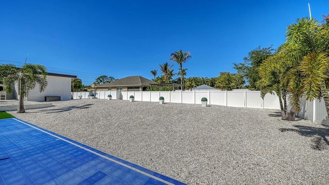 1899 VAMO WAY, Sarasota, FL 34231