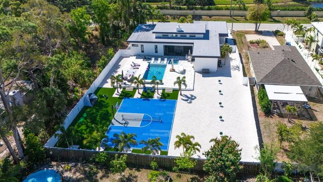 1899 VAMO WAY, Sarasota, FL 34231