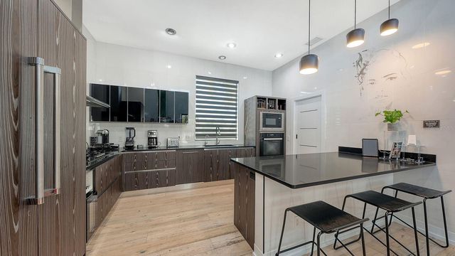 1899 VAMO WAY, Sarasota, FL 34231