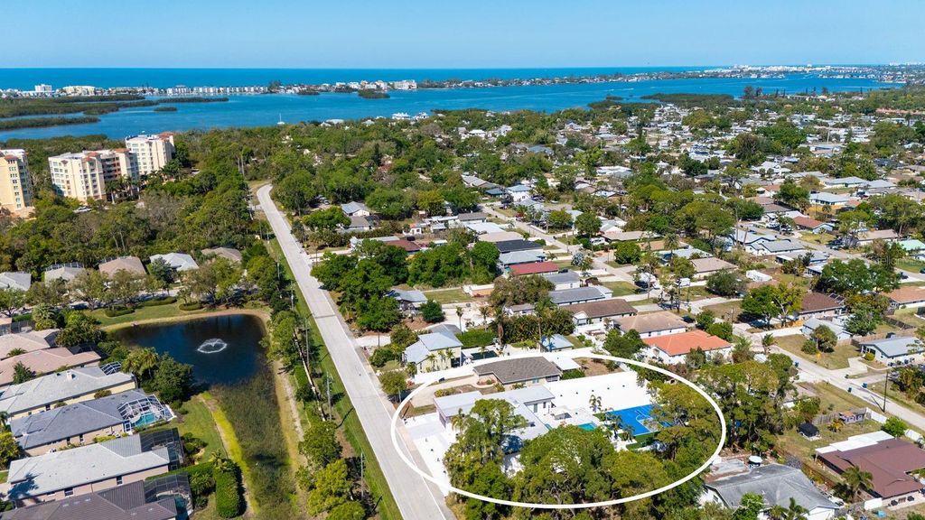 1899 VAMO WAY, Sarasota, FL 34231