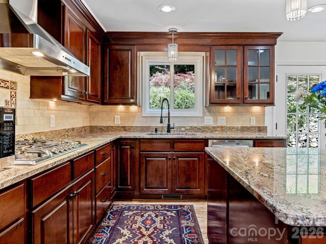 163 Northern Lights Lane, Hendersonville, NC 28739