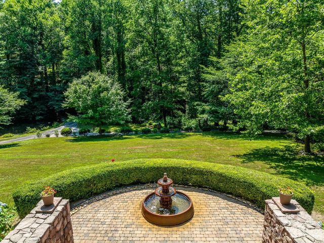 163 Northern Lights Lane, Hendersonville, NC 28739