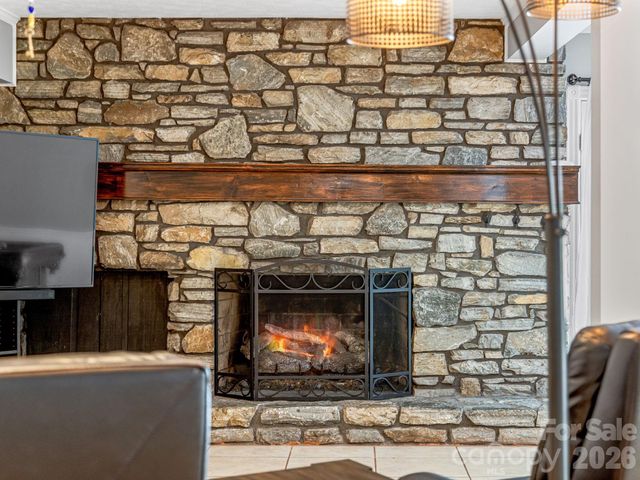 163 Northern Lights Lane, Hendersonville, NC 28739