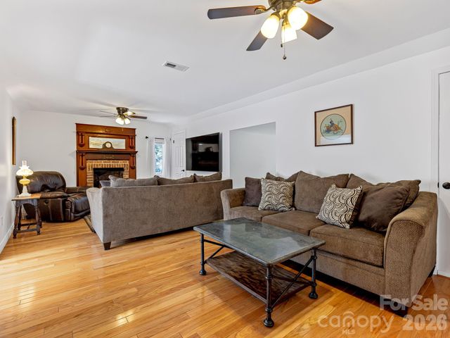 163 Northern Lights Lane, Hendersonville, NC 28739