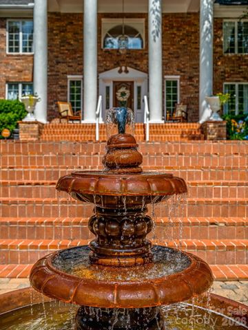 163 Northern Lights Lane, Hendersonville, NC 28739