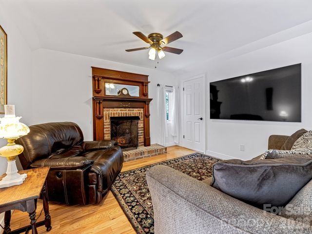 163 Northern Lights Lane, Hendersonville, NC 28739