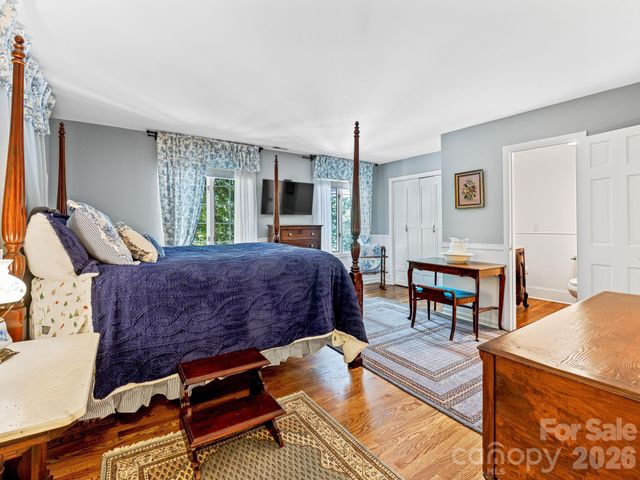 163 Northern Lights Lane, Hendersonville, NC 28739