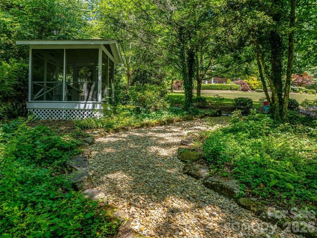 163 Northern Lights Lane, Hendersonville, NC 28739