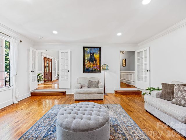 163 Northern Lights Lane, Hendersonville, NC 28739