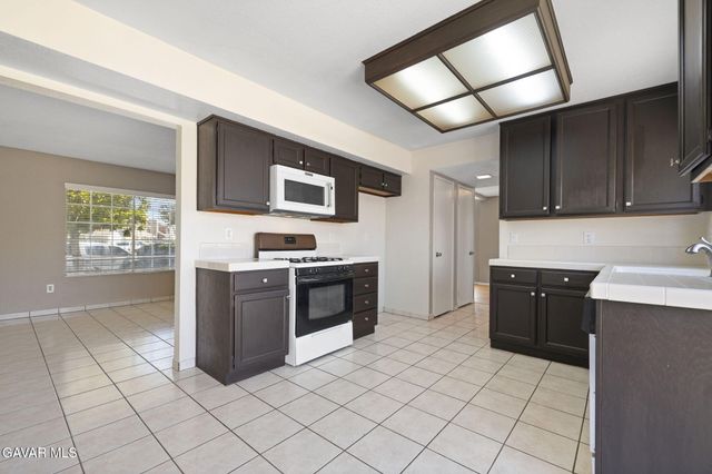37533 Hudson Street, Palmdale, CA 93552