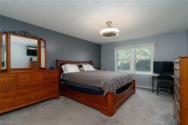 16368 N Laguardia, Strongsville, OH 44136