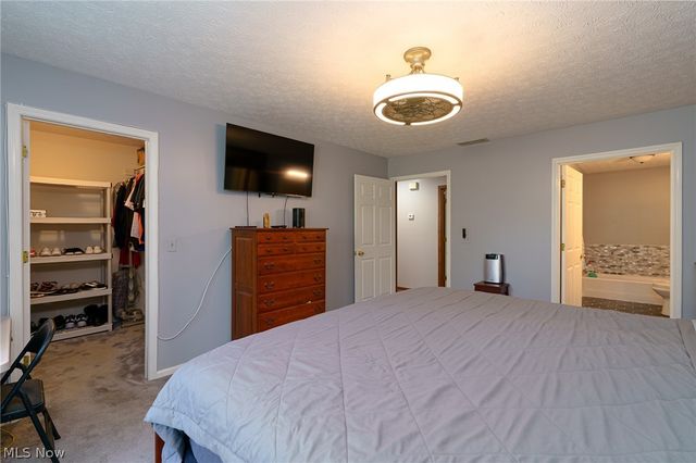 16368 N Laguardia, Strongsville, OH 44136