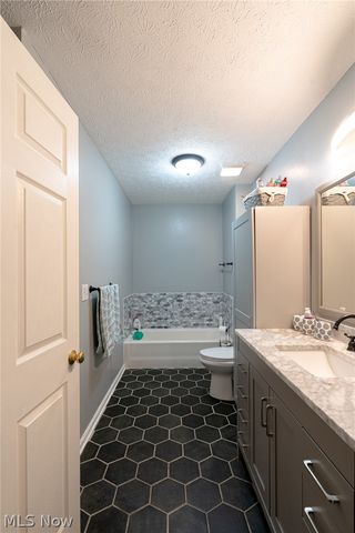 16368 N Laguardia, Strongsville, OH 44136