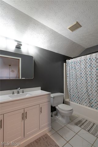 16368 N Laguardia, Strongsville, OH 44136